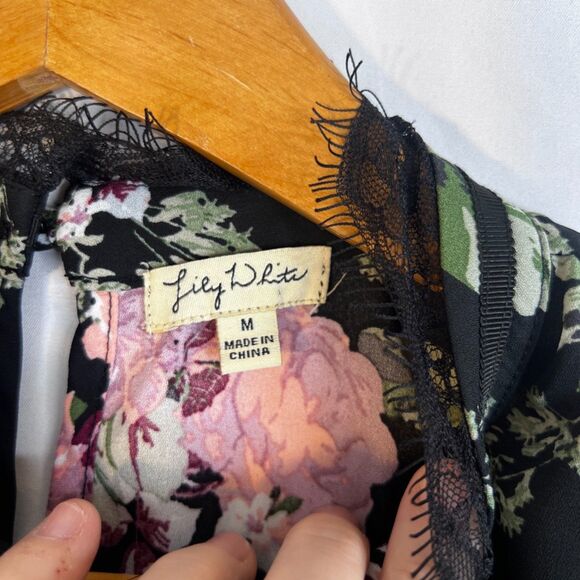 Lily White Black Floral Lace Ribbon Fairy Core Whimsical Dreamy Blouse Size MD - Picture 6 of 7